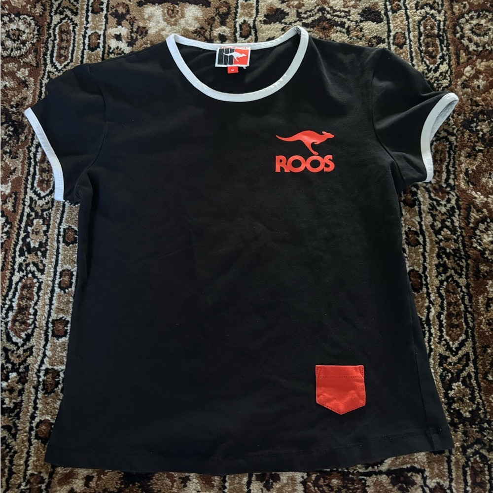 KangaROOS baby tee size medium